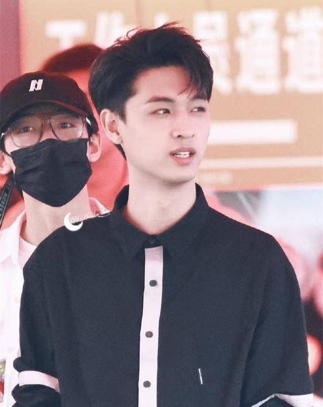 秦霄贤入围百花奖最佳新人,被网友吐槽有粉丝没实力,凭什么提名休闲区蓝鸢梦想 - Www.slyday.coM 秦霄贤入围百花奖最佳新人,被网友吐槽有粉丝没实力,凭什么提名休闲区蓝鸢梦想 - Www.slyday.coM