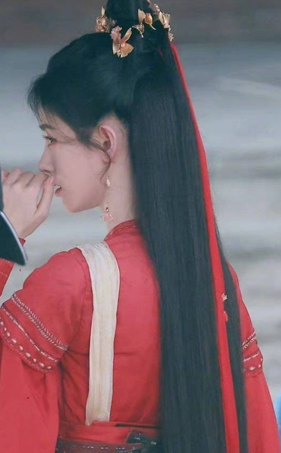 鞠婧祎《仙剑四》杀青饭拍路透，红衣战损好惊艳，期待播出休闲区蓝鸢梦想 - Www.slyday.coM