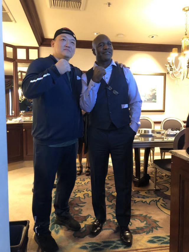 中国骄傲!张君龙与梅威瑟合体实力大涨,有望入选国际拳击名人堂