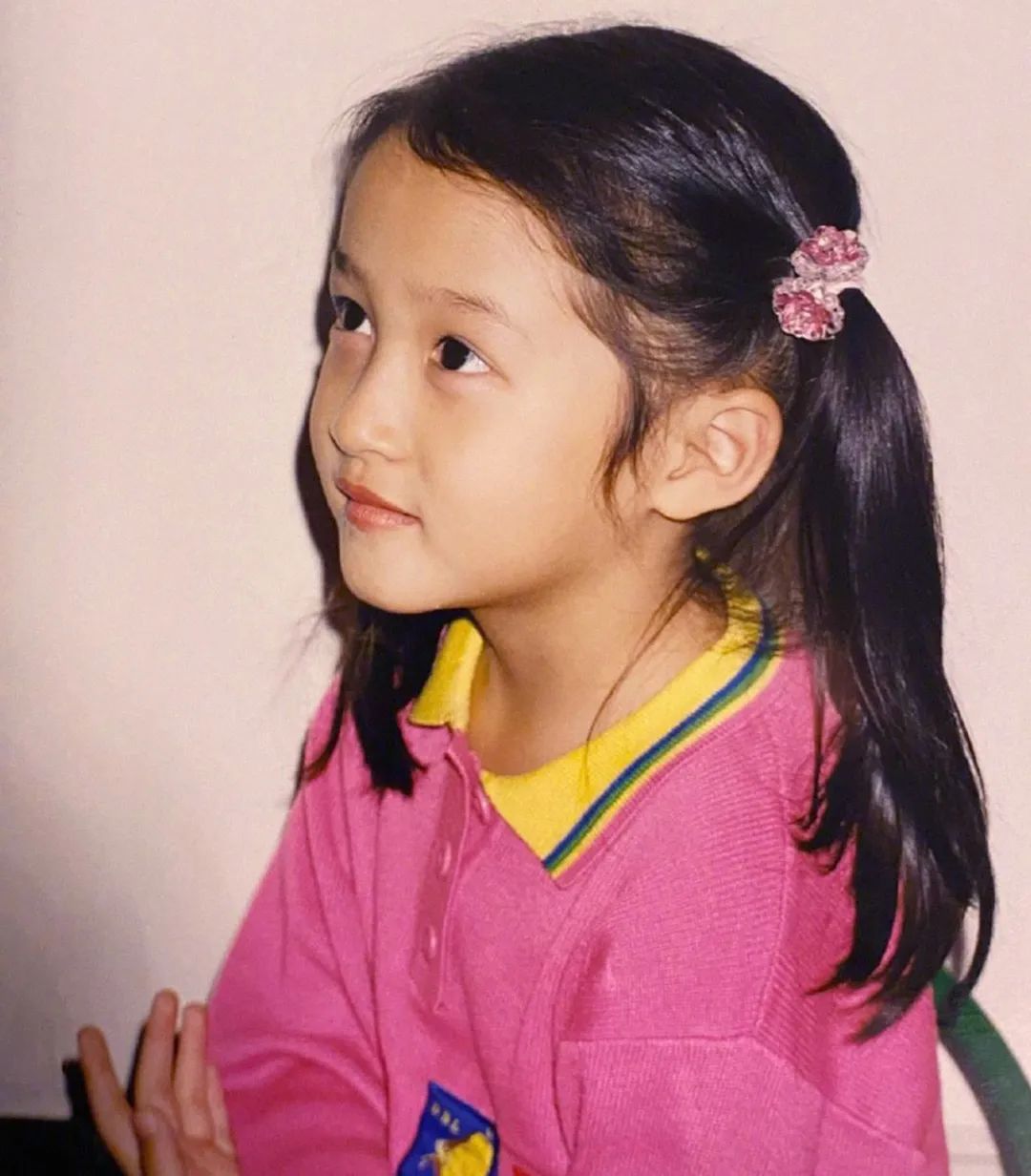 【关晓彤】是满族人,满族姓氏瓜尔佳氏,是满族第一大姓.