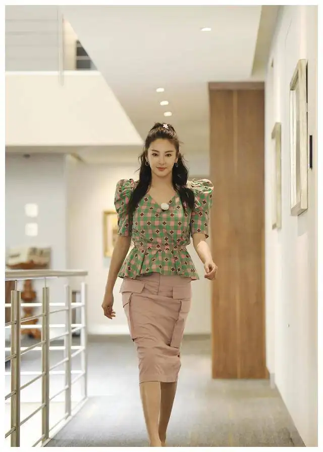 显胖暴露短板，有颜也不灵！张雨绮新剧演妈妈穿搭却成反面教材？休闲区蓝鸢梦想 - Www.slyday.coM