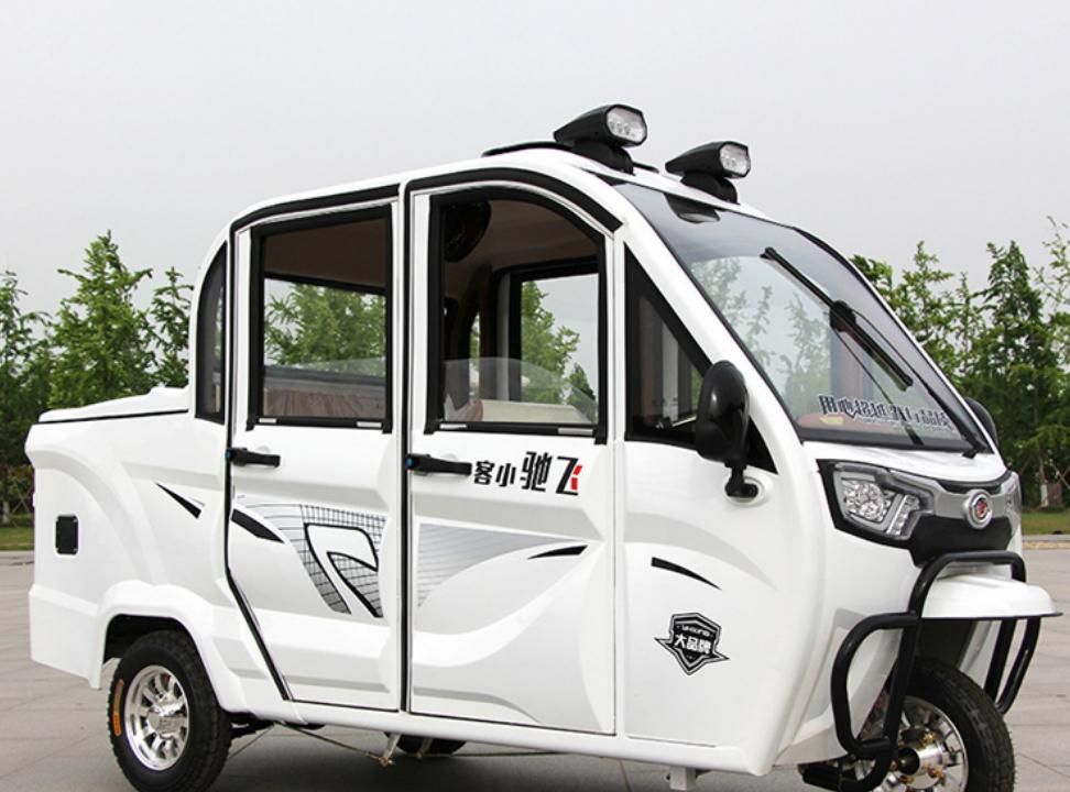 这2款全封闭的电动三轮车皮卡造型客货两用最大续航130公里