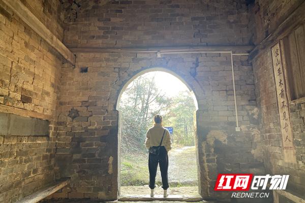 追梦者说·田园放歌｜彭璐璐：用镜头装下家乡的自媒体达人休闲区蓝鸢梦想 - Www.slyday.coM