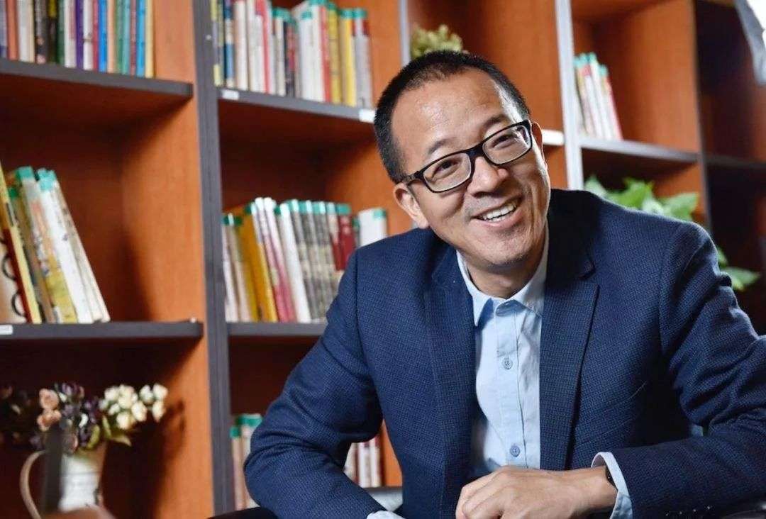 从最惨企业到股价暴涨100%，新东方为什么点燃了每个人？休闲区蓝鸢梦想 - Www.slyday.coM