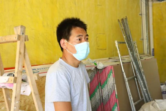 惊险！女童头卡防盗窗悬挂4楼窗外，山东小哥穿拖鞋徒手爬3层楼搭救休闲区蓝鸢梦想 - Www.slyday.coM
