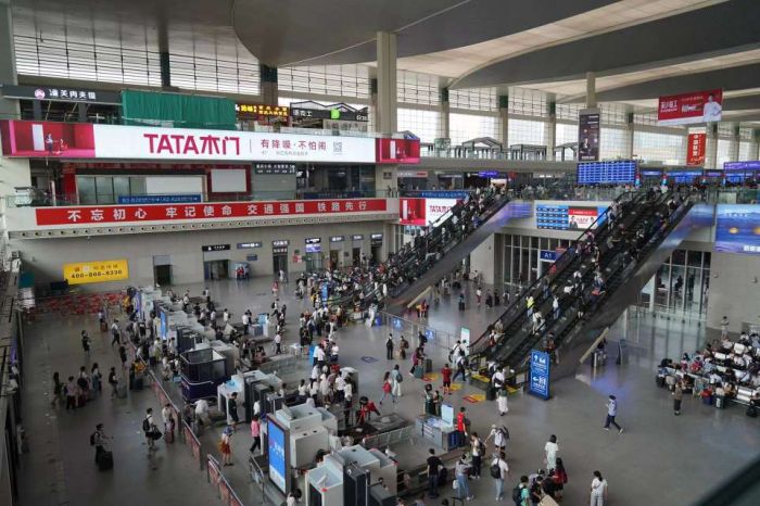 成都东站候车大厅 图源:四川经济网