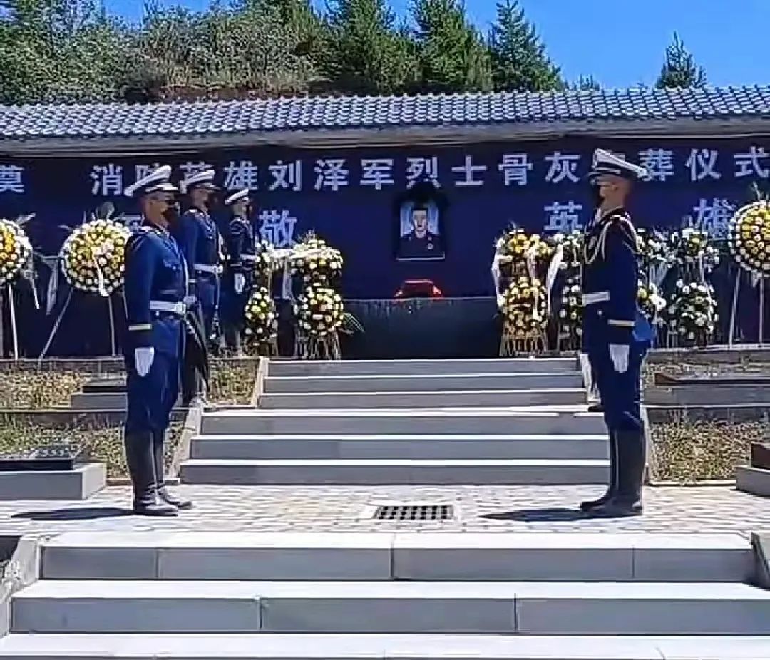 14日上午,刘泽军的骨灰被接回老家,安葬在方山烈士陵园.受访者供图