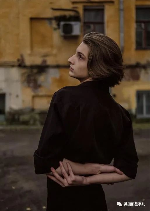 俄罗斯19岁模特长了张雌雄莫辨的俊美脸,简直太油画感!__财经头条