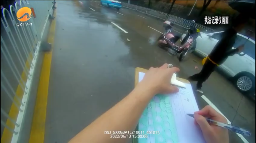 泉州街头，男子骑电动车被撞飞！监控拍下事发一幕休闲区蓝鸢梦想 - Www.slyday.coM