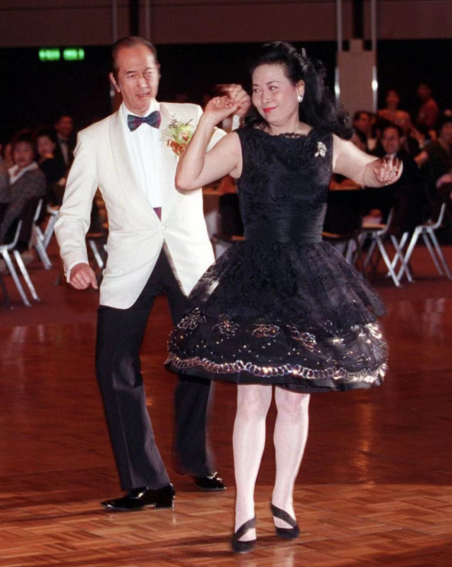 赌王二太蓝琼缨患癌离世临终遗愿曝光儿子何猷龙六字回应