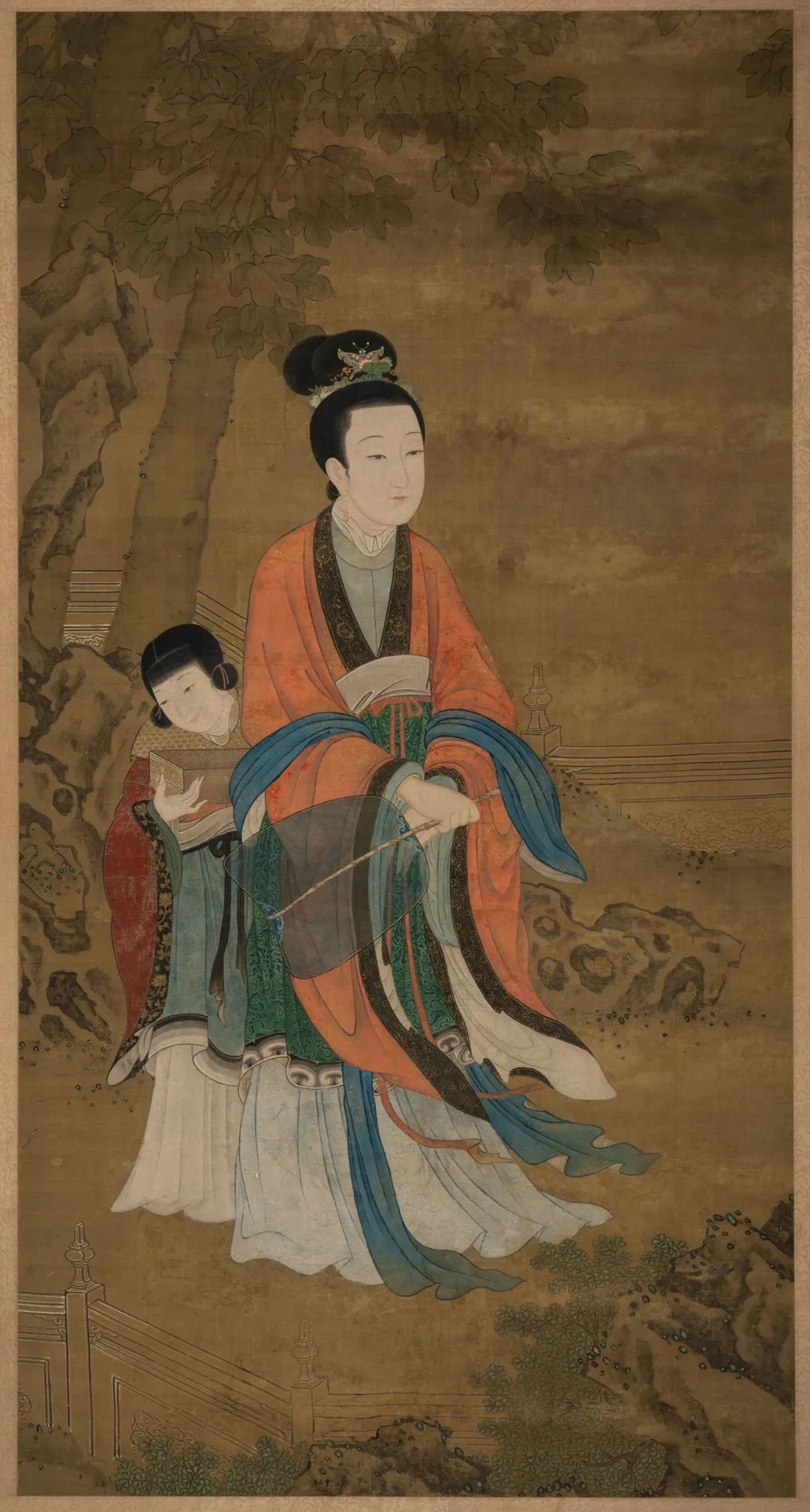 清·佚名·纨扇仕女图 绢本设色 167×87厘米 长沙市大观仓艺术博物馆