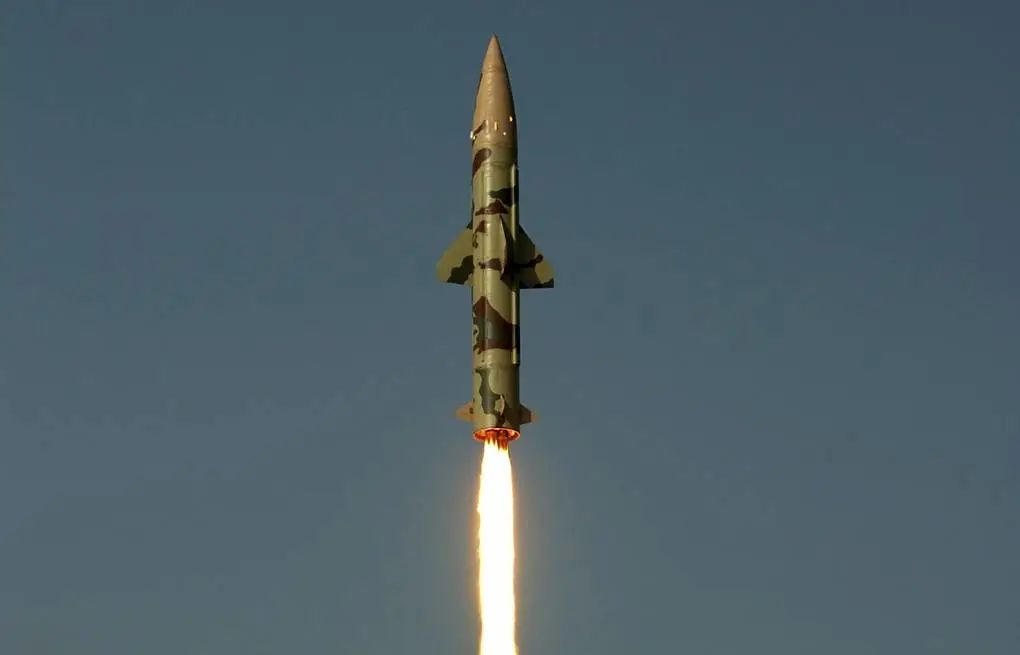 印度成功试射“大地2”短程导弹 射程350公里