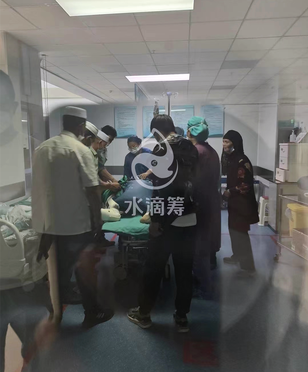 【遭遇】固原五旬男子驾驶电三轮不慎翻车，受伤严重被送进ICU休闲区蓝鸢梦想 - Www.slyday.coM