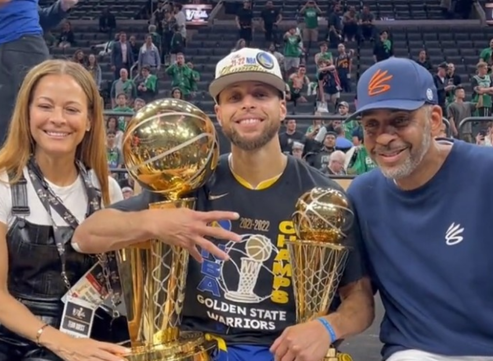 历史5大控卫FMVP,魔术师3次登顶,库里34岁最无解休闲区蓝鸢梦想 - Www.slyday.coM 历史5大控卫FMVP,魔术师3次登顶,库里34岁最无解休闲区蓝鸢梦想 - Www.slyday.coM