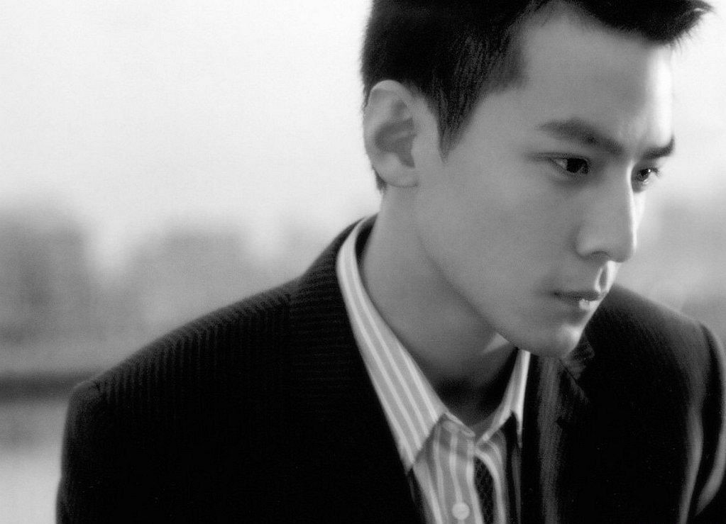 吴彦祖惊喜加盟西部世界4黑皮衣摘头盔超帅网友有期待了