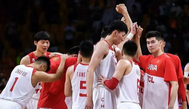 中国男篮祭出首发阵容，三后卫中一人不干后卫的活，杜锋啥杀招？休闲区蓝鸢梦想 - Www.slyday.coM