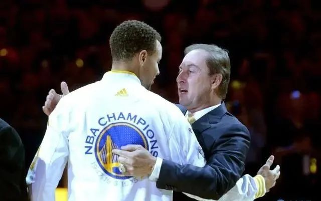 21比0!第3节提前戴戒指!勇士总冠军,库里FMVP休闲区蓝鸢梦想 - Www.slyday.coM 21比0!第3节提前戴戒指!勇士总冠军,库里FMVP休闲区蓝鸢梦想 - Www.slyday.coM