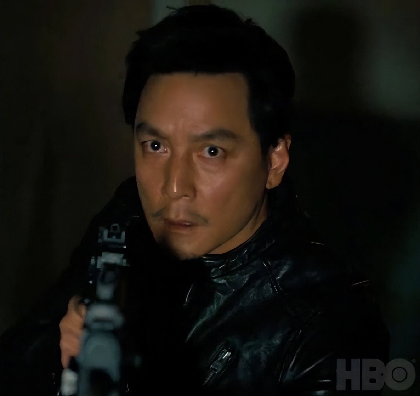 吴彦祖惊喜加盟西部世界4黑皮衣摘头盔超帅网友有期待了