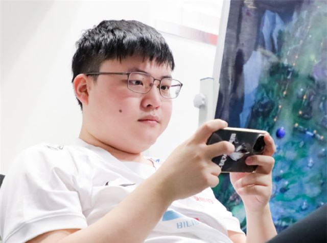 uzi跟粉丝请假：开始照顾宝宝，还用自己“黑称”给他取了4个名字休闲区蓝鸢梦想 - Www.slyday.coM