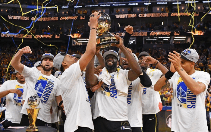 杜兰特躺枪!勇士时隔4年夺得NBA总冠军,格林公式完成闭环休闲区蓝鸢梦想 - Www.slyday.coM 杜兰特躺枪!勇士时隔4年夺得NBA总冠军,格林公式完成闭环休闲区蓝鸢梦想 - Www.slyday.coM