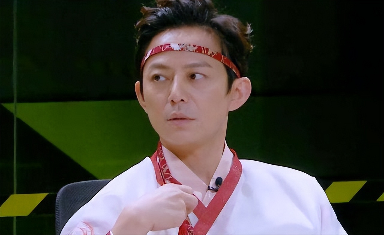 男生脸上有“3线1白”，说明颜值底子不错，长大后多半是个帅哥休闲区蓝鸢梦想 - Www.slyday.coM