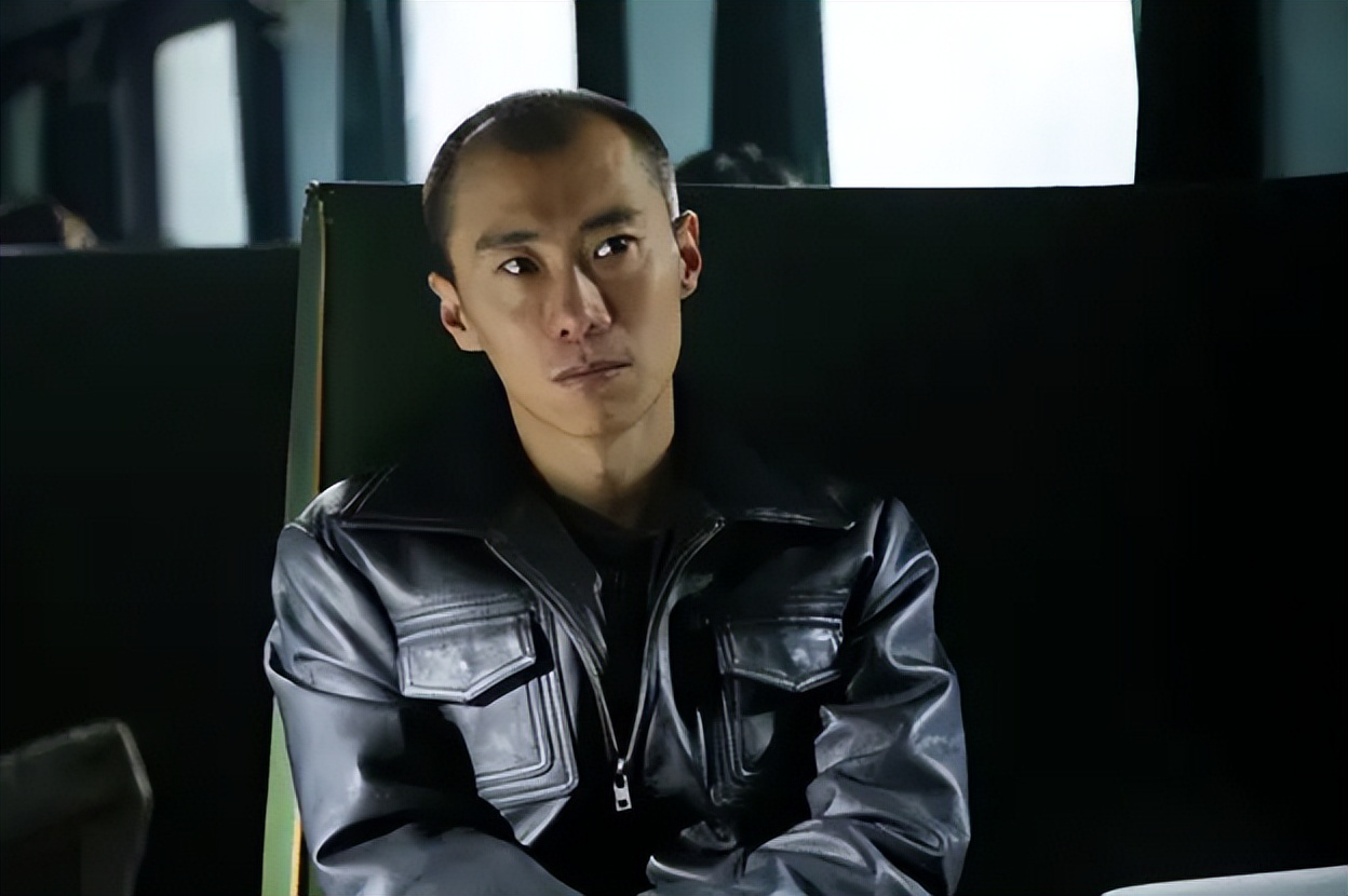 然而没有想到,有着高起点的郑昊,在以后的事业中并没有泛起太大的水花