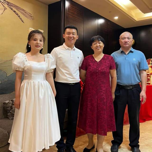 恭喜!“辱母案”于欢官宣订婚,单膝跪地求婚,女友戴珍珠耳坠休闲区蓝鸢梦想 - Www.slyday.coM 恭喜!“辱母案”于欢官宣订婚,单膝跪地求婚,女友戴珍珠耳坠休闲区蓝鸢梦想 - Www.slyday.coM