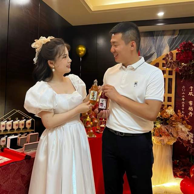 恭喜!“辱母案”于欢官宣订婚,单膝跪地求婚,女友戴珍珠耳坠休闲区蓝鸢梦想 - Www.slyday.coM 恭喜!“辱母案”于欢官宣订婚,单膝跪地求婚,女友戴珍珠耳坠休闲区蓝鸢梦想 - Www.slyday.coM