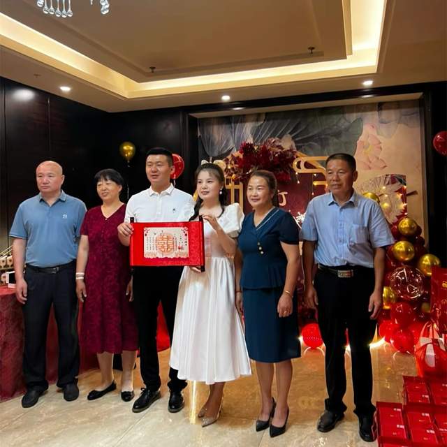 恭喜!“辱母案”于欢官宣订婚,单膝跪地求婚,女友戴珍珠耳坠休闲区蓝鸢梦想 - Www.slyday.coM 恭喜!“辱母案”于欢官宣订婚,单膝跪地求婚,女友戴珍珠耳坠休闲区蓝鸢梦想 - Www.slyday.coM