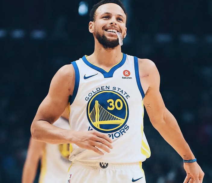 勇士总冠军！库里三分11中6轰34+7，塔图姆太拉跨，布朗空砍34+7休闲区蓝鸢梦想 - Www.slyday.coM