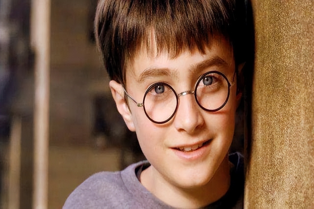 男生脸上有“3线1白”，说明颜值底子不错，长大后多半是个帅哥休闲区蓝鸢梦想 - Www.slyday.coM