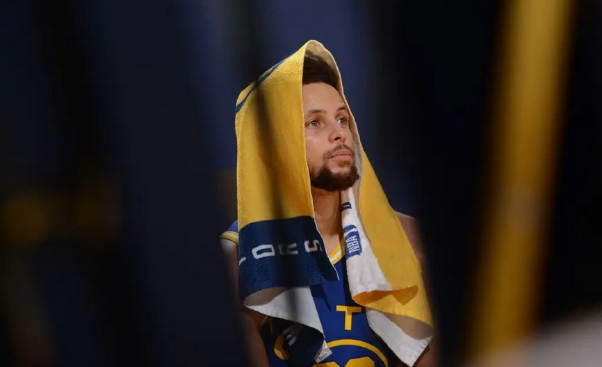 勇士总冠军！库里三分11中6轰34+7，塔图姆太拉跨，布朗空砍34+7休闲区蓝鸢梦想 - Www.slyday.coM