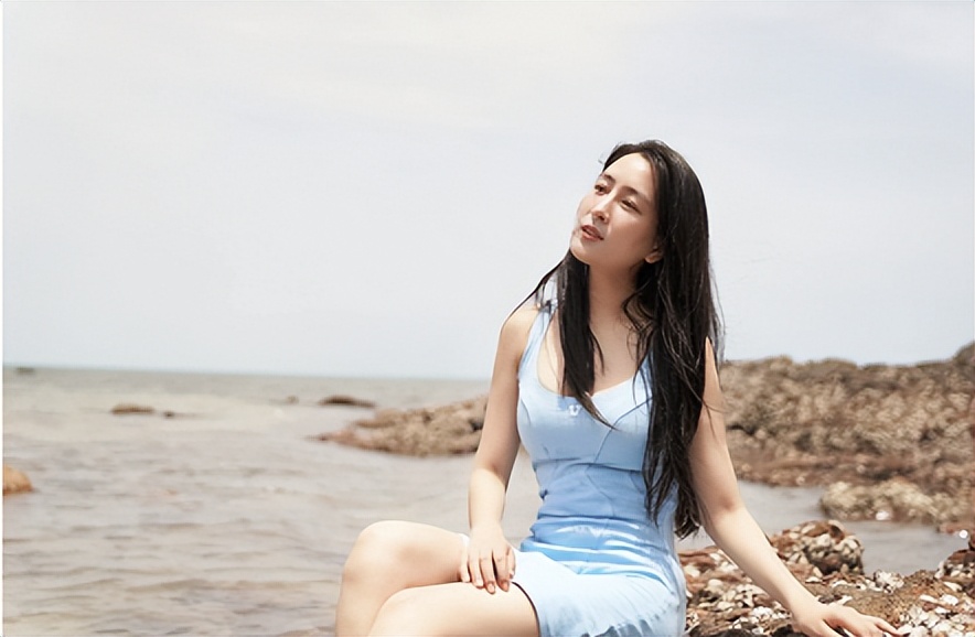 41岁马苏海边拍摄性感大片!