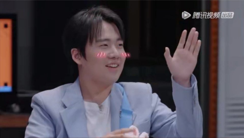 哈哈,蒋依依表示夸就完啦 ,郭麒麟表示还挺害羞|蒋依依|郭麒麟_新浪