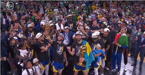 21比0!第3节提前戴戒指!勇士总冠军,库里FMVP休闲区蓝鸢梦想 - Www.slyday.coM 21比0!第3节提前戴戒指!勇士总冠军,库里FMVP休闲区蓝鸢梦想 - Www.slyday.coM