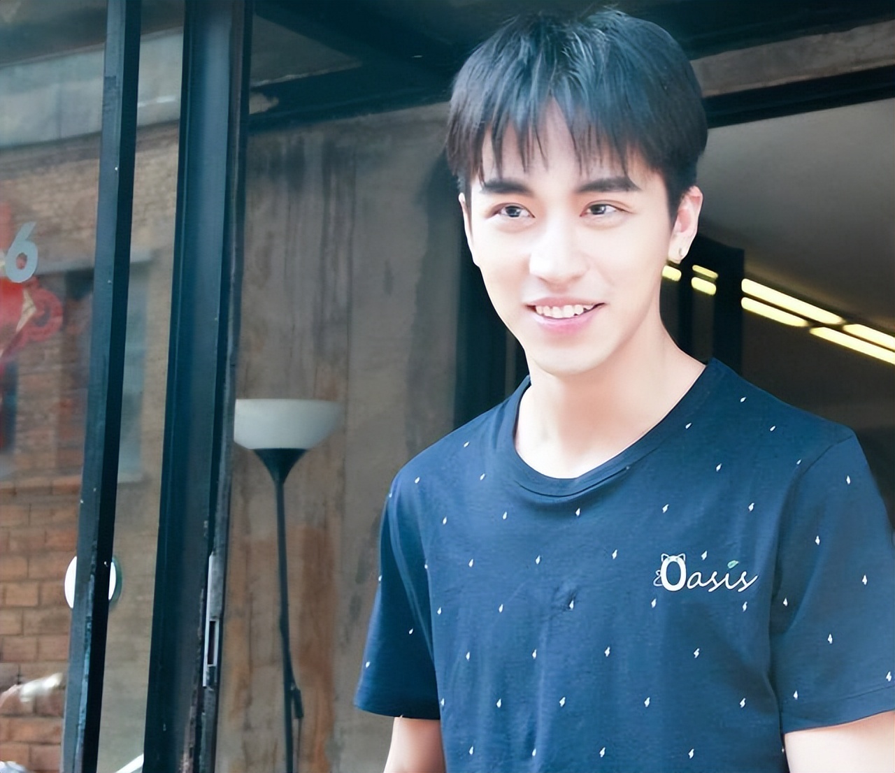 男生脸上有“3线1白”，说明颜值底子不错，长大后多半是个帅哥休闲区蓝鸢梦想 - Www.slyday.coM