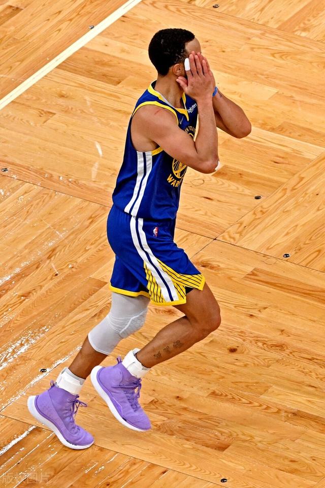 库里夺冠夜细节喜极而泣晚安手势四冠提醒哪一个让人动容