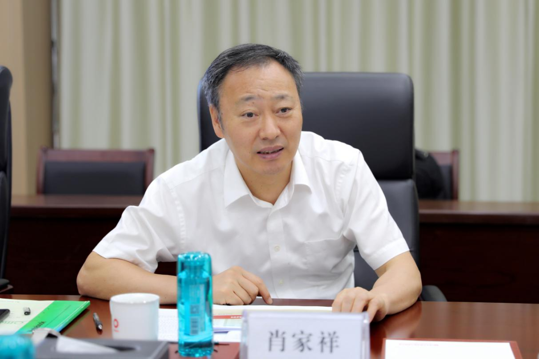 新天山水泥党委书记总裁肖家祥调研华东材料