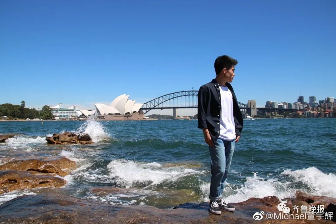 这个方脸男人火出圈！买东西和学英语的都“上头”了，有人哭着下单4袋大米休闲区蓝鸢梦想 - Www.slyday.coM