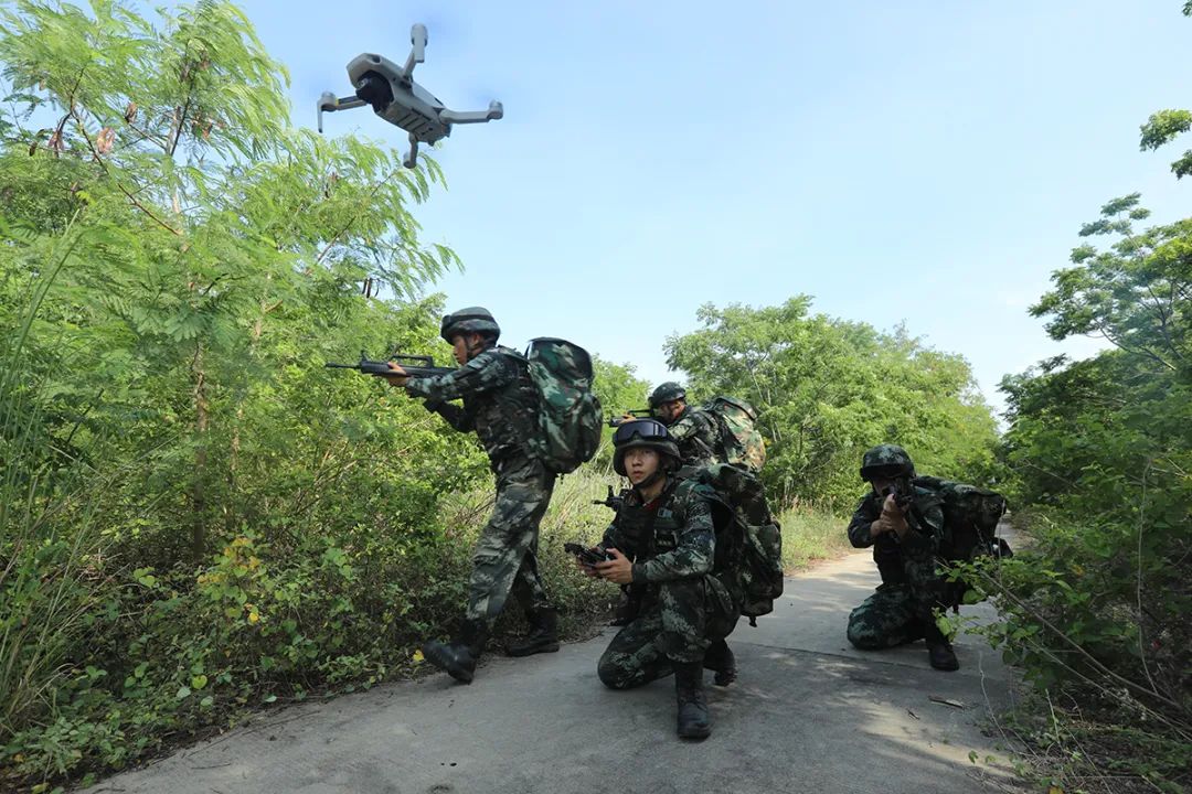 激情六月练兵忙直击战区部队官兵鏖战训练场