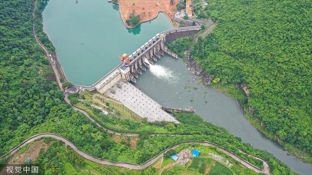 贵州安龙天生桥二级水电站开闸泄洪