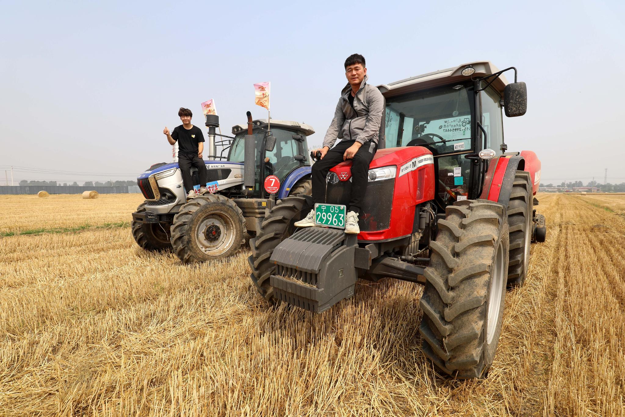 我们的田野——我和我的"伙计"|新华社|拖拉机|河北省_新浪新闻