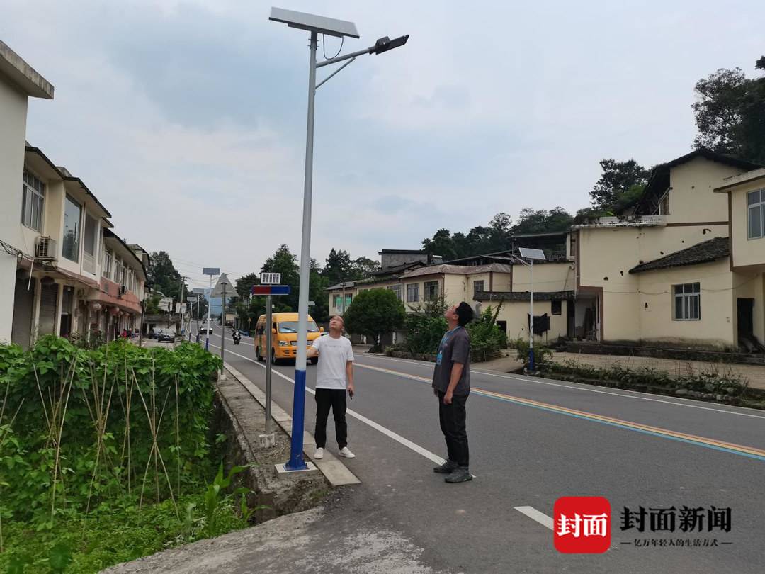 四川雅安雨城区：村民一句“吐槽”话 小镇新增了75盏路灯休闲区蓝鸢梦想 - Www.slyday.coM