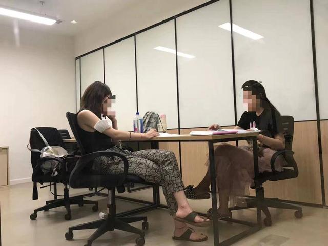 60后“靓姨”退休后线上线下教粤语 数字经济带动老年人再就业休闲区蓝鸢梦想 - Www.slyday.coM