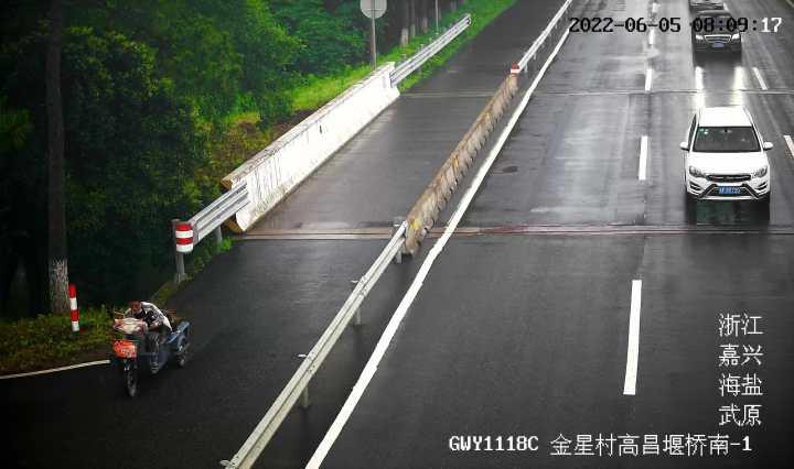 六旬阿婆省吃俭用买的车被偷了，海盐民警：当晚找回！休闲区蓝鸢梦想 - Www.slyday.coM