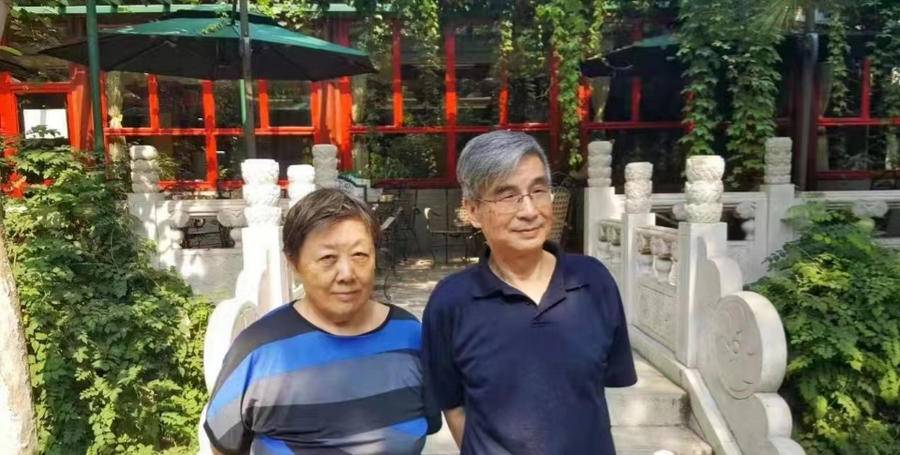 经典照片《我们热爱和平》的主人公，70年后再同框休闲区蓝鸢梦想 - Www.slyday.coM