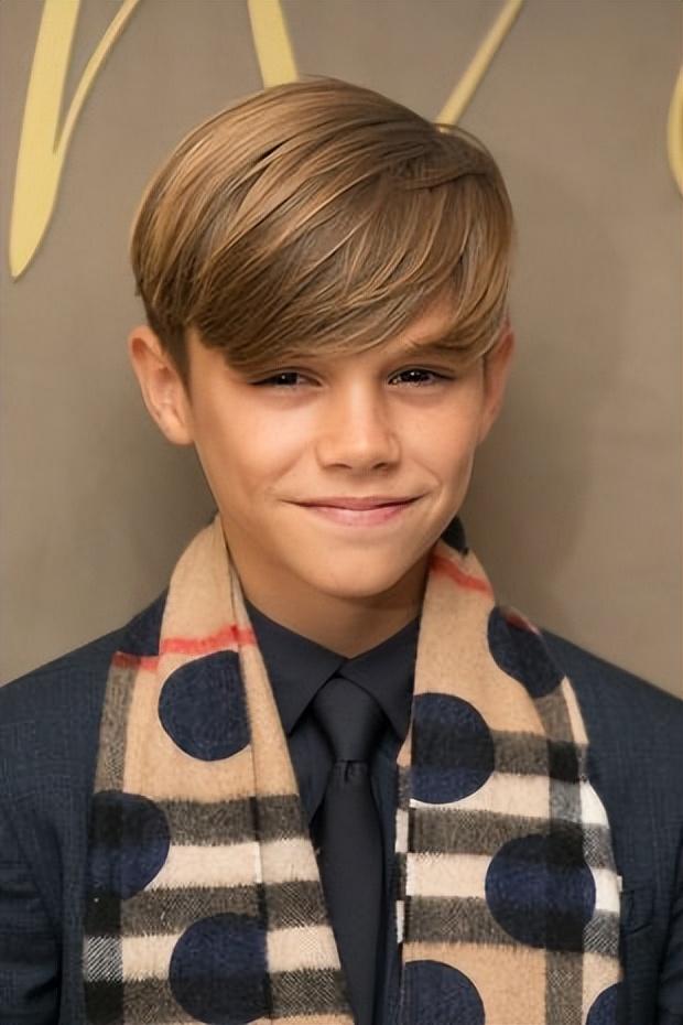 罗密欧贝克汉姆模特生涯出新品黑白照片凸显帅气像极了爹妈