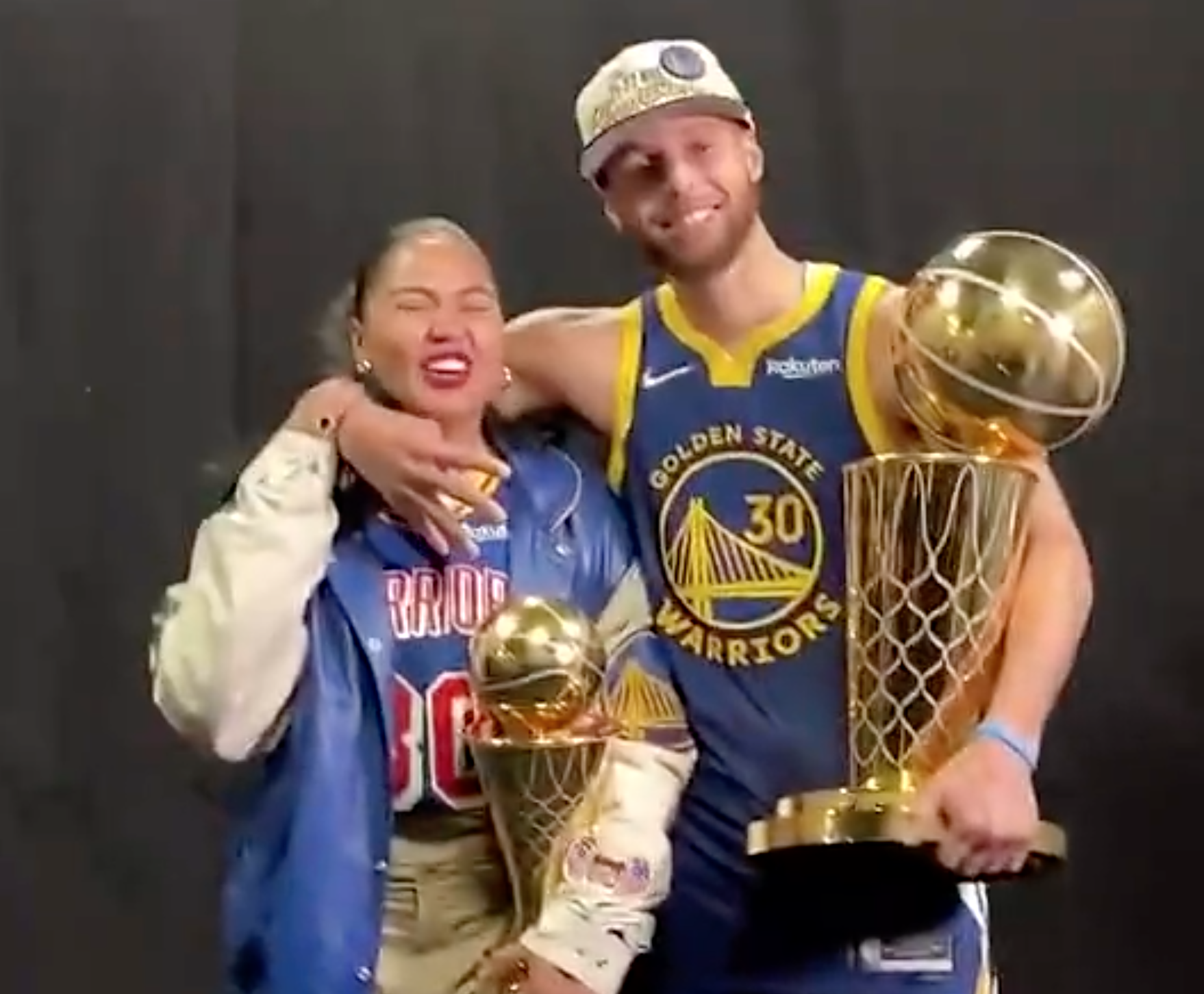 勇士夺冠定妆照拍摄花絮!库嫂喜极而泣 追梦全家福 佩顿父子合影休闲区蓝鸢梦想 - Www.slyday.coM 勇士夺冠定妆照拍摄花絮!库嫂喜极而泣 追梦全家福 佩顿父子合影休闲区蓝鸢梦想 - Www.slyday.coM