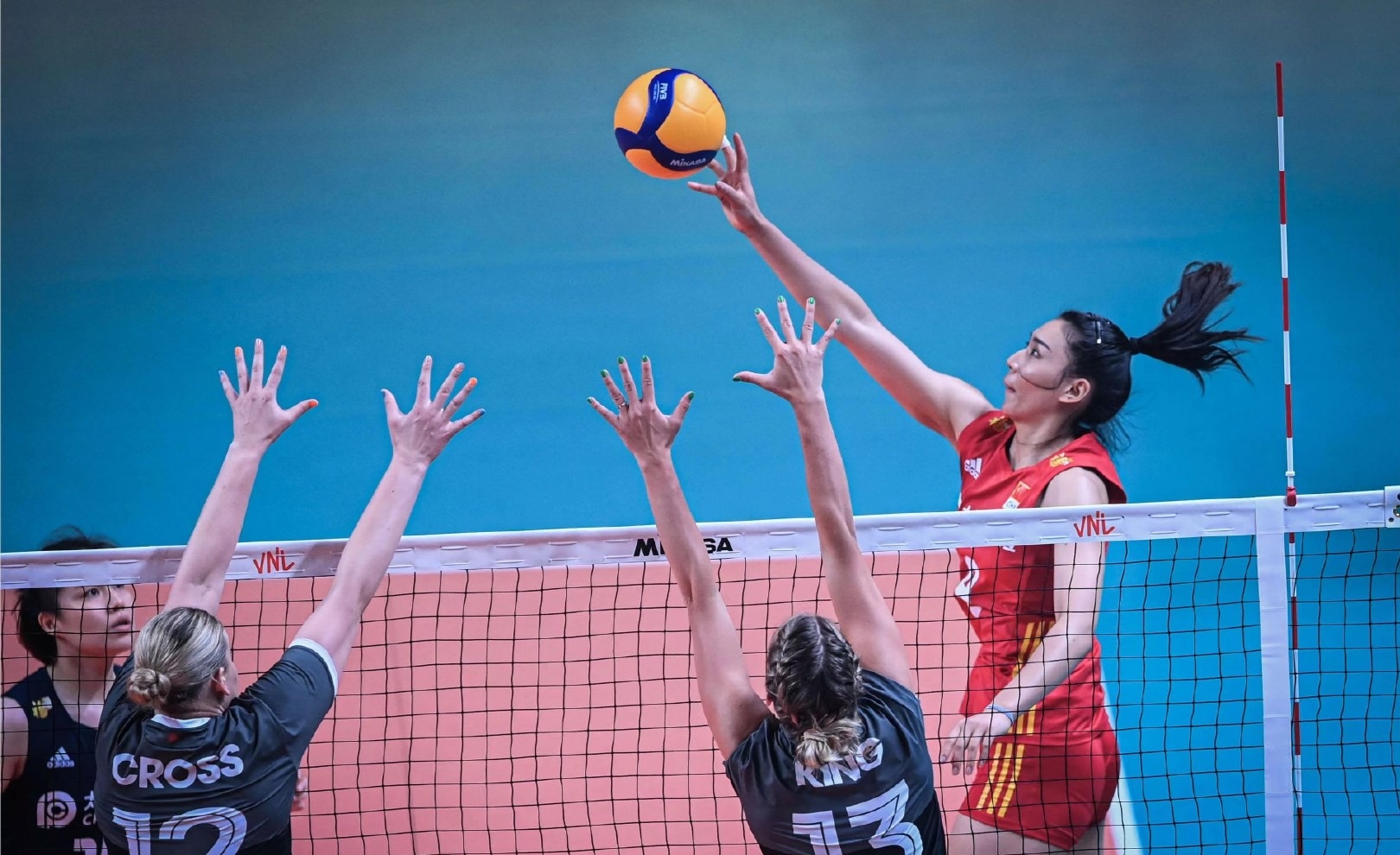 硬仗来了！缺兵少将的中国女排面临困境，面对美国应放手一搏！休闲区蓝鸢梦想 - Www.slyday.coM