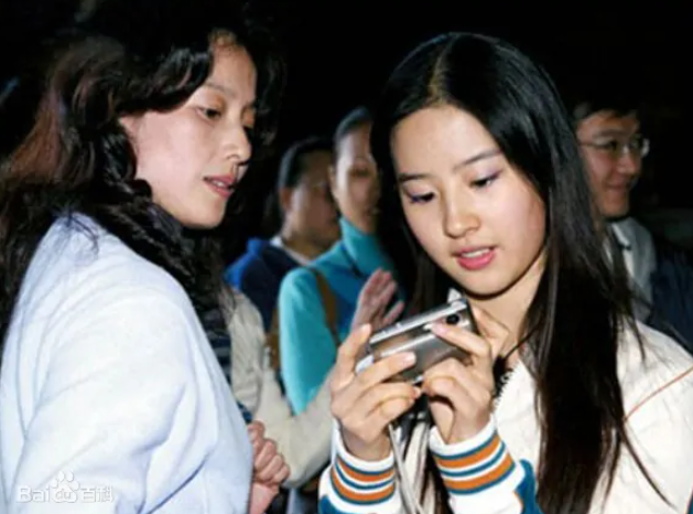 出道20周年的刘亦菲,难道没一点进步吗?情感受挫后的她变化太大休闲区蓝鸢梦想 - Www.slyday.coM 出道20周年的刘亦菲,难道没一点进步吗?情感受挫后的她变化太大休闲区蓝鸢梦想 - Www.slyday.coM